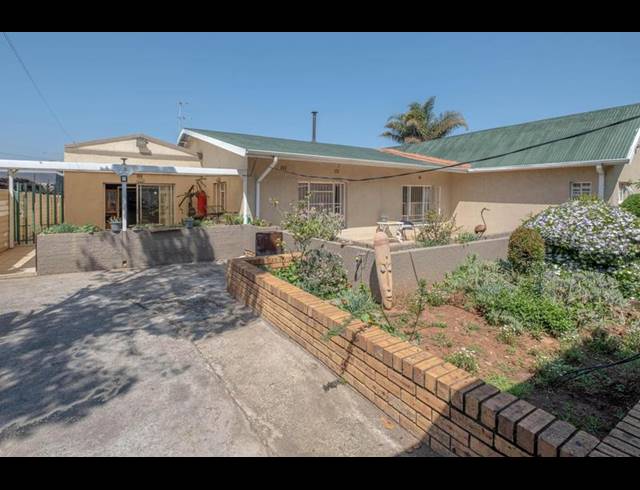 4 BEDROOM HOUSE FOR SALE IN WYCHWOOD